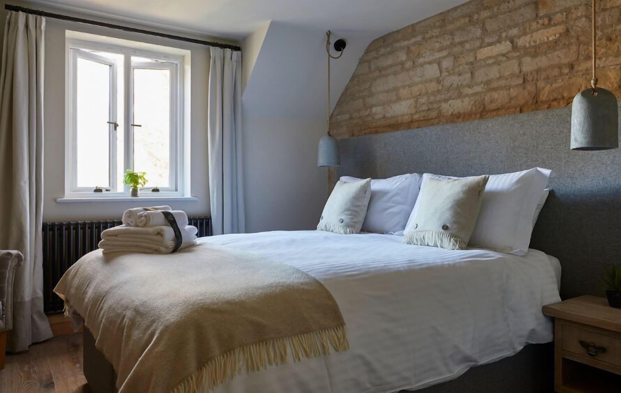 The Crown Of Crucis Country Inn And Hotel Cirencester Εξωτερικό φωτογραφία