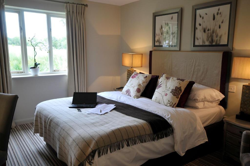 The Crown Of Crucis Country Inn And Hotel Cirencester Εξωτερικό φωτογραφία