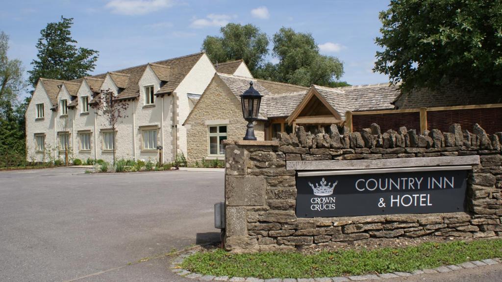 The Crown Of Crucis Country Inn And Hotel Cirencester Εξωτερικό φωτογραφία