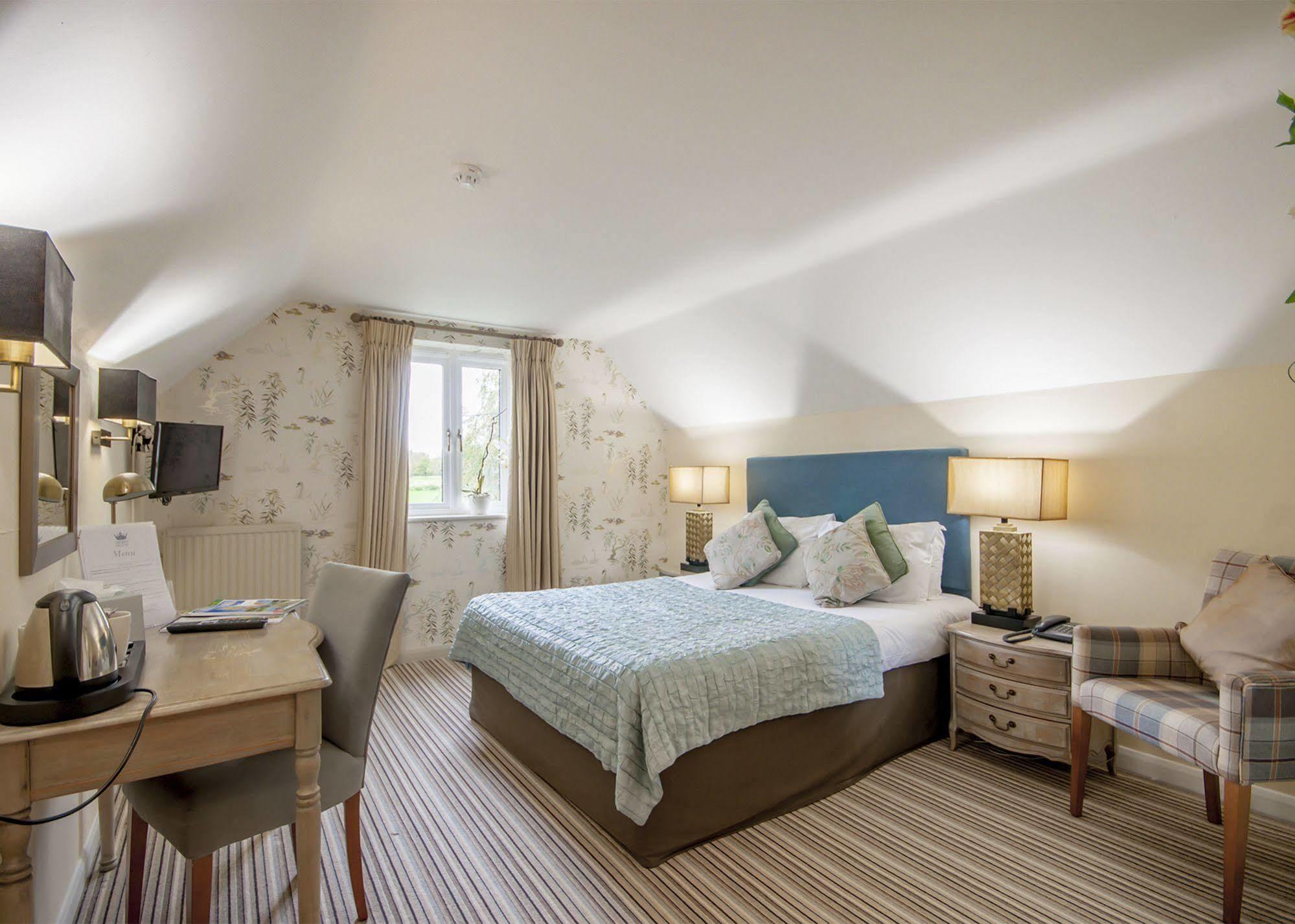 The Crown Of Crucis Country Inn And Hotel Cirencester Εξωτερικό φωτογραφία